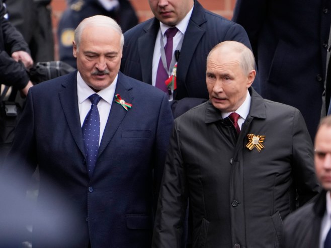 Александар Лукашенко и Владимир Путин (Фото: EPA/PAVEL BEDNYAKOV/POOL) - 