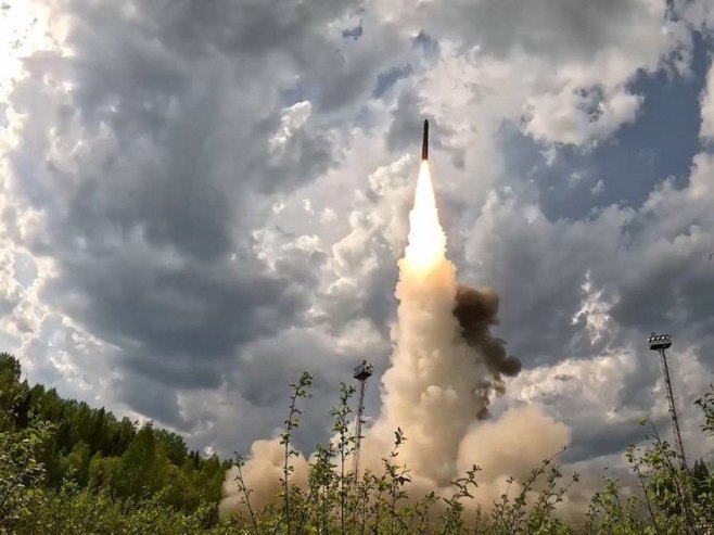 Руска ракета (фото: EPA/RUSSIAN DEFENCE MINISTRY PRESS SERVICE HANDOUT) - 