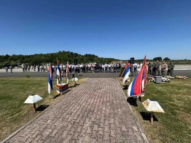 Војни аеродром Маховљани, помен Војни аеродром Маховљани, помен - Фото: РТРС