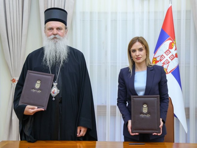 Потписан споразум о подршци најугроженијим на КиМ (фото: TANJUG/ MRZS/ KATARINA MIHAJLOVIĆ) Потписан споразум о подршци најугроженијим на КиМ (фото: TANJUG/ MRZS/ KATARINA MIHAJLOVIĆ) -
