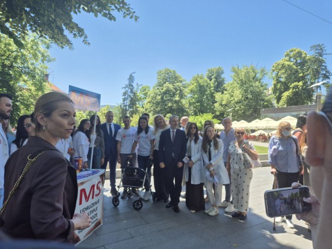 Под слоганом "Моја глава, моја брига" у Бањалуци обиљежен Свјетски дан мултипле склерозе (ФОТО)