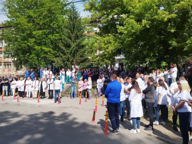 Протест Срба у Косовској Митровици (Фото: Танјуг/СТР) Протест Срба у Косовској Митровици (Фото: Танјуг/СТР) -