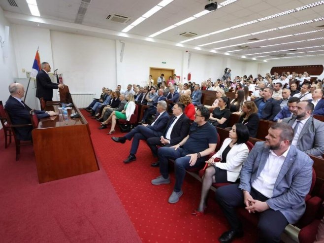 Предавање "Република Српска – јуче, данас, сутра"  (фото: unibl.org/Д.Десница) - 