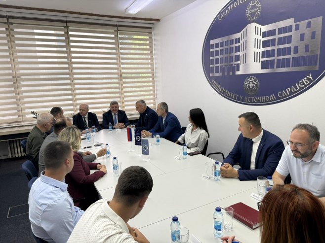 Мастиловић са деканима у Источном Сарајеву - Фото: РТРС
