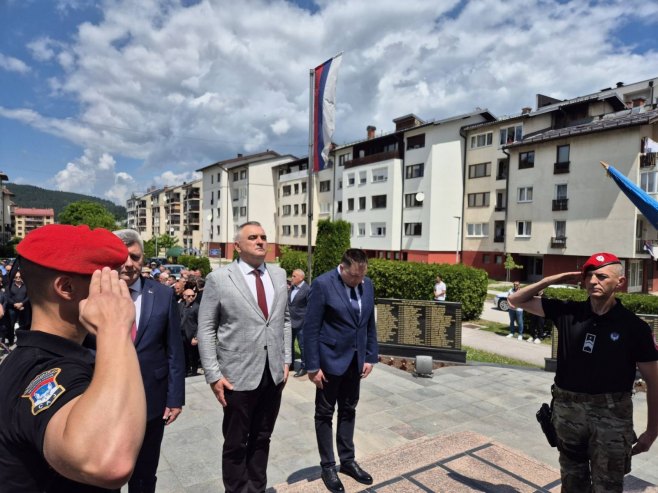 Пале, полагање вијенаца - Фото: РТРС