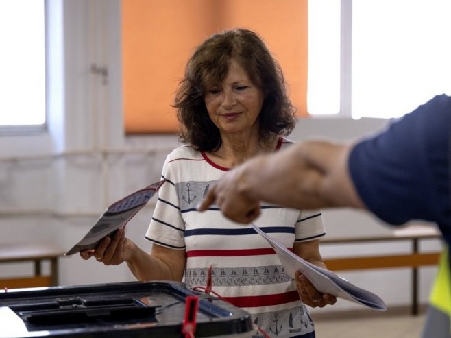 Избори на КиМ (Фото: EPA/GEORGI LICOVSKI) - 