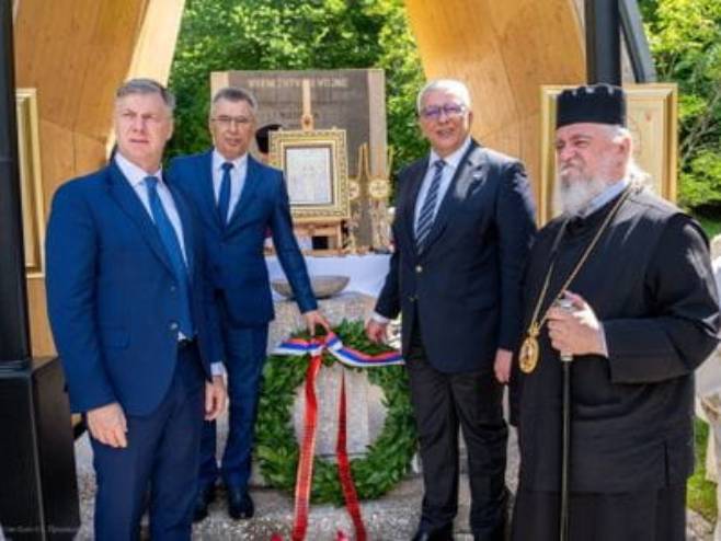 Мандић положио вијенац на спомен-обиљежје у Камнишкој Бистрици у Словенији (ФОТО)