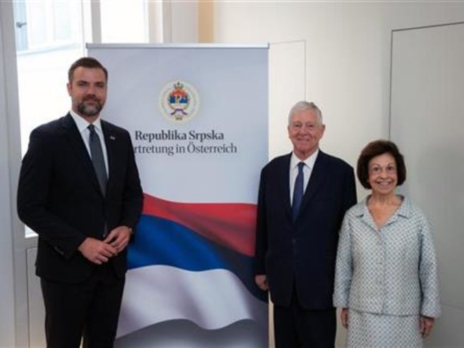 Карађорђевићи са шефом Представништва Републике Српске у Аустрији - Фото: СРНА