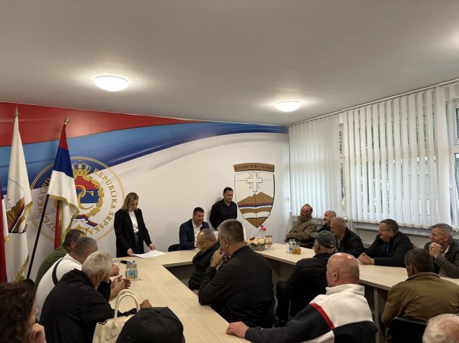 Потписани уговори са 30 корисника за субвенцију набавке пољопривредних машина - Фото: СРНА