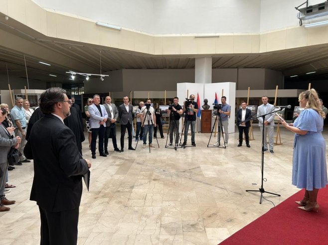 Музеј Републике Српске домаћин изложбе фотографија "О миру цијелог свијета"