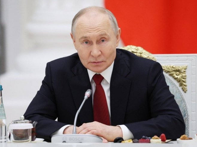 Владимир Путин (Фото:  EPA/VYACHESLAV PROKOFYEV, илустрација) - 