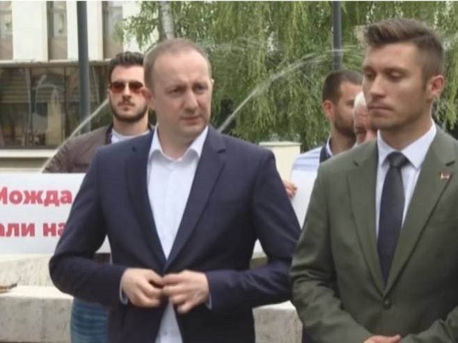 Окупљање испред НСРС Окупљање испред НСРС - Фото: РТРС