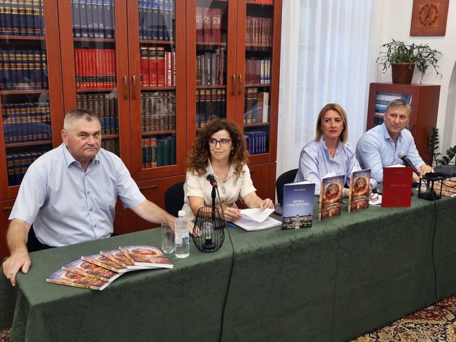 Требиње: Промовисана књига "/гео/ политичка свједочења", аутора Михајла Вујовића
