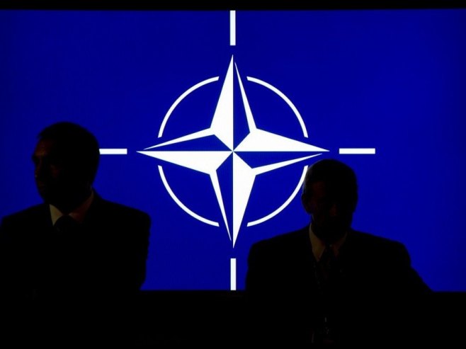 НАТО (фото: EPA/MAURIZIO GAMBARINI) НАТО (фото: EPA/MAURIZIO GAMBARINI) -