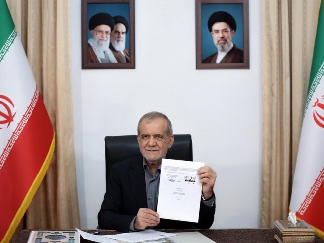 Пезешкијан објавио текст споразума Ирана и САД (Фото: EPA/IRANIAN PRESIDENTIAL OFFICE) Пезешкијан објавио текст споразума Ирана и САД (Фото: EPA/IRANIAN PRESIDENTIAL OFFICE) -