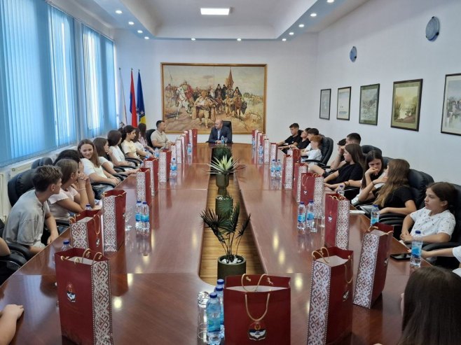 Брод: Пријем дјеце са КиМ - Фото: СРНА