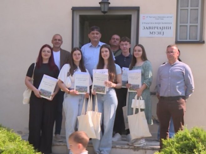 Нови Град - пријем за најбоље ученика - Фото: РТРС