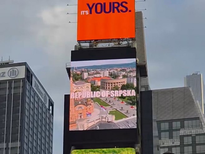 Српска на Тајмс Скверу у Њујорку (фото: https://x.com/malagurski/screenshot) - 