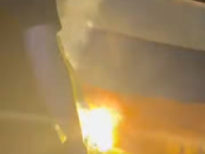Запаљена застава Републике Српске (фото: youtube.com/@crnahronikainfo/screenshot) - 