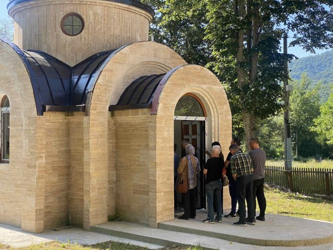 Служење литургије у Спомен капели у Стогу код Возуће Служење литургије у Спомен капели у Стогу код Возуће - Фото: РТРС