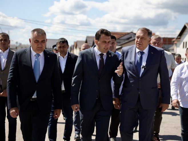 Минић и Додик посјетили градилиште улице према српском војничком гробљу Минић и Додик посјетили градилиште улице према српском војничком гробљу - Фото: СРНА