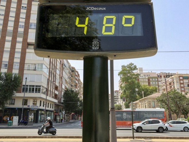 Топлотни талас (фото: EPA/JUAN CARLOS CAVAL - илустрација) - 