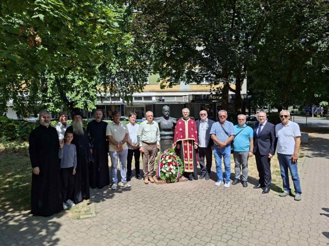 Положени вијенци на споменик цару Николају, вечерас премијера филма