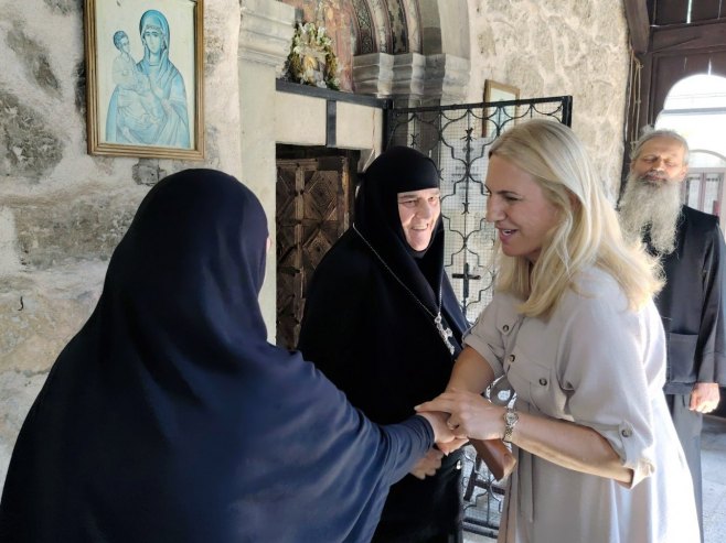 Жељка Цвијановић у манастиру Ловница код Шековића - Фото: СРНА