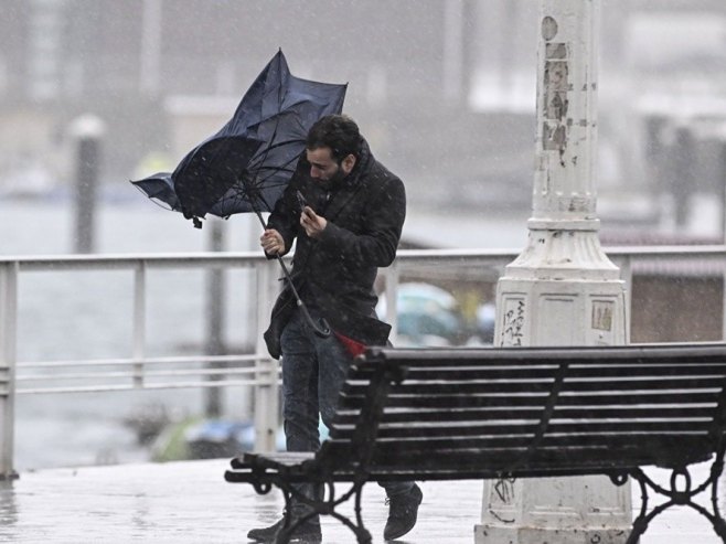 Олуја (фото: EPA/ELOY ALONSO - илустрација) - 