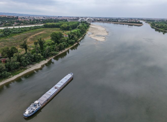 Рекордно ниски водостаји у цијелом сливу Дунава (фото: TANJUG/ VODE VOJVODINE) - 
