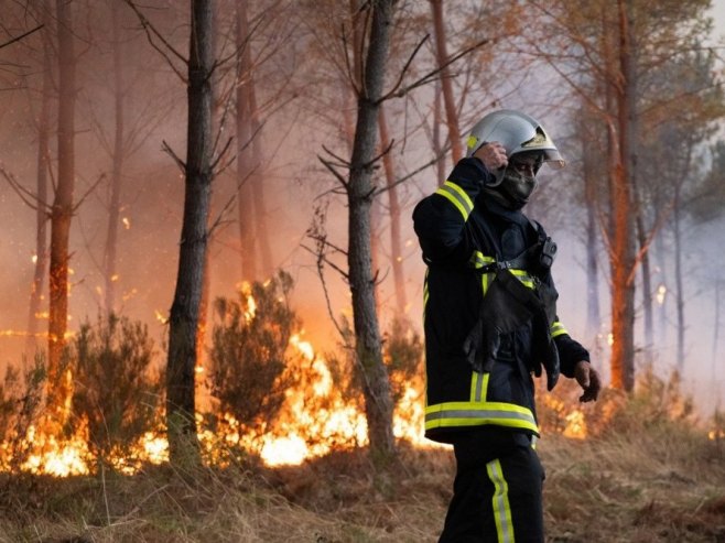 Пожари у Француској (Фото: EPA/SOPHIE GARCIA) - 