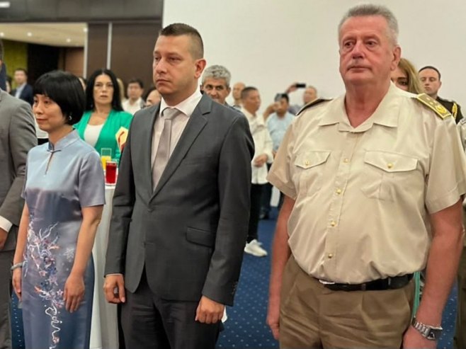 Гогановић и Кнежевић на пријему поводом 99. годишњице оснивања Народноослободилачке војске Кине Гогановић и Кнежевић на пријему поводом 99. годишњице оснивања Народноослободилачке војске Кине - Фото: СРНА