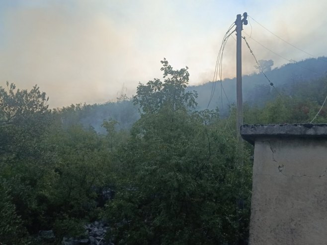Пожар на подручју села Биоград код Требиња Пожар на подручју села Биоград код Требиња - Фото: РТРС