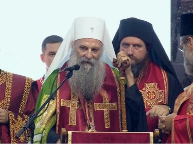 Патријарх Порфирије: Истина увијек остаје истина, а наша обавеза да пред Богом памтимо наше мученике (ФОТО/ВИДЕО)