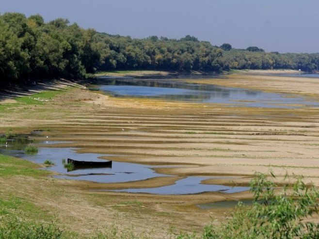 Водостај Дунава (фото: EPA/ROBERT GHEMENT) - 