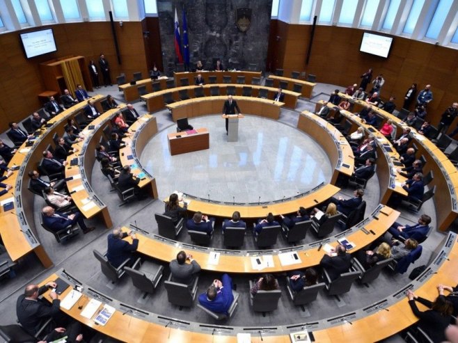 Парламент Словеније (Фото: EPA/IGOR KUPLJENIK) Парламент Словеније (Фото: EPA/IGOR KUPLJENIK) -