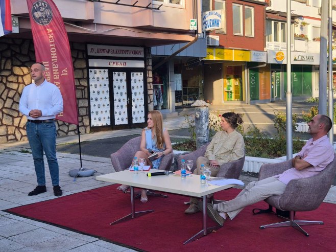 Манифестација "Вече вина и поезије", Србац Манифестација "Вече вина и поезије", Србац - Фото: СРНА