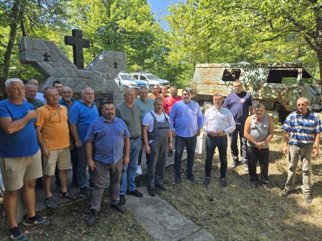 Лопаре - Спроведена је акција уређења споменика погинулим борцима - Фото: Уступљена фотографија