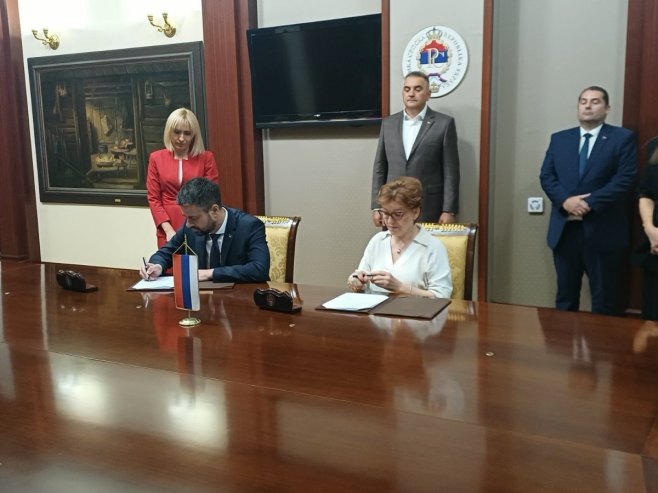 Потписивање уговора Потписивање уговора - Фото: РТРС