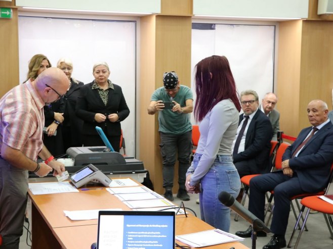 Презентација уређаја за биометријску идентификацију и аутентификацију бирача (фото: facebook.com/ CIK BiH) - 