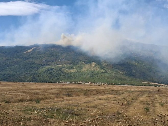 И даље гори код Босанског Грахова, вјетар отежава гашење
