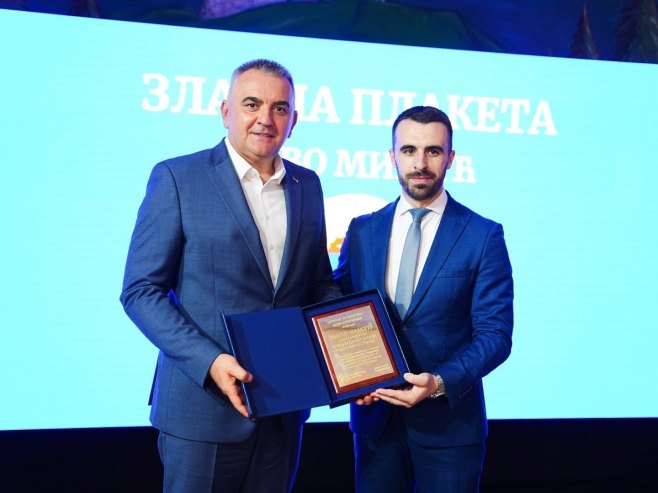 Златна плакета Центра за подршку повратницима уручена Сави Минићу (фото: x.com/Vlada_Srpske) Златна плакета Центра за подршку повратницима уручена Сави Минићу (фото: x.com/Vlada_Srpske) -
