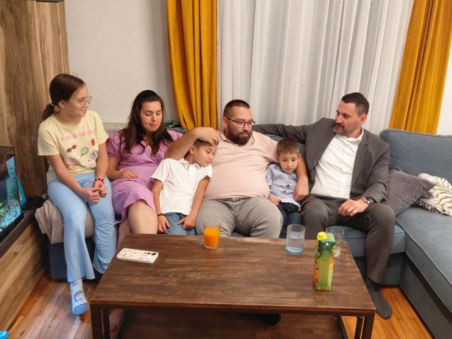 Клокић посјетио Бојана Нишевића, Омарска код Приједора Клокић посјетио Бојана Нишевића, Омарска код Приједора - Фото: СРНА