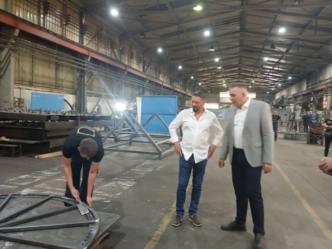 Минић у предузећу "Елвако МетПро": Подршка Владе Српске мора бити јача за компаније попут ове (ФОТО)