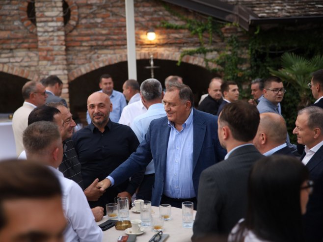 Додик: Мора се водити рачуна о потрошњи, очувати плате и куповна моћ грађана