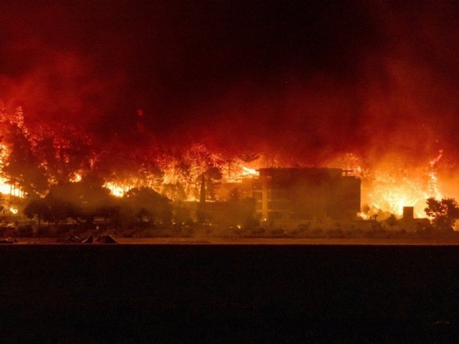 Троје повријеђених у пожару код Oмиша и даље животно угрожено Троје повријеђених у пожару код Oмиша и даље животно угрожено