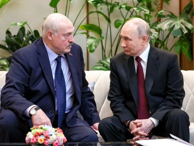 Лукашенко и Путин (фото: EPA/ALEXANDER KAZAKOV/SPUTNIK) - 