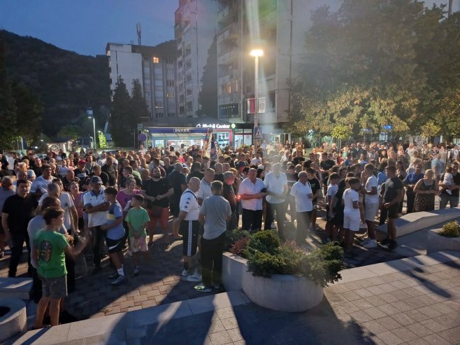 Грађани и борачка популација одали почаст генералу Младићу у Зворнику (ВИДЕО)