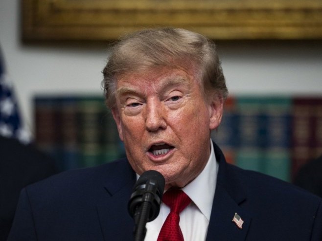 Трамп: САД преузимају контролу над петином резерви нафте Венецуеле