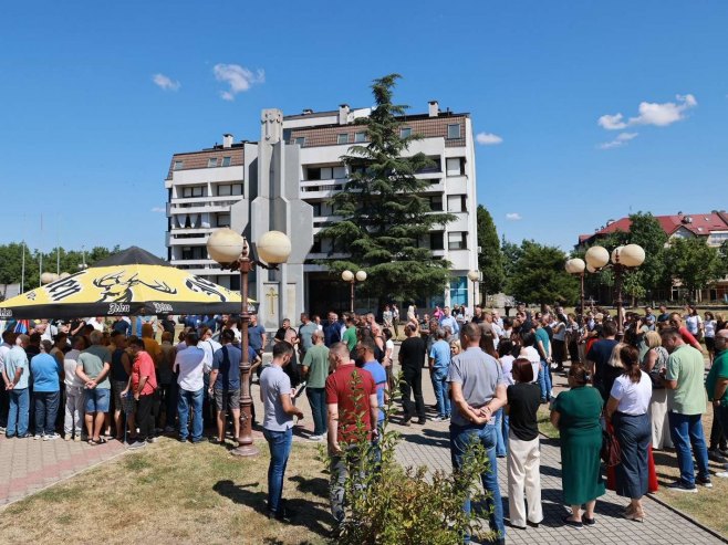 У Угљевику одржан скуп поводом смрти генерала Ратка Младића